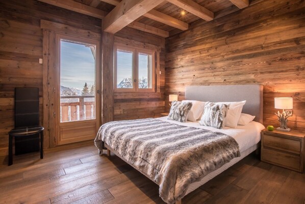 5 bedrooms, free WiFi, bed sheets - Inviting 5-bed House in Oetz (Oetz)