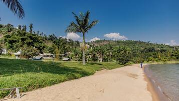 Room, 1 Bedroom, Balcony, Garden View | Beach