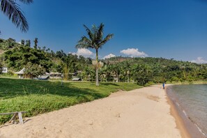客房, 1 间卧室, 阳台, 花园景观 | 海滩