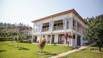 Room, 1 Bedroom, Balcony, Garden View | Front of property