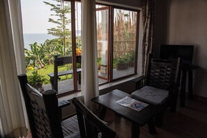 客房, 1 間臥室, 陽台, 花園景觀 | 起居區