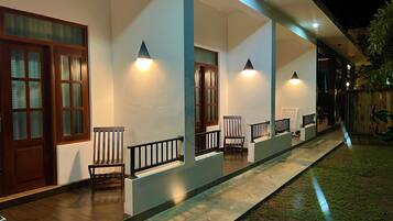 Apartment, 2 Bedrooms, Accessible, Smoking | Front of property