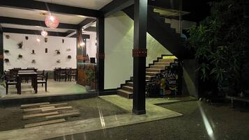 Apartment, 2 Bedrooms, Accessible, Smoking | Dining