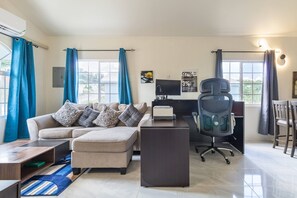 Bungalow, 2 makuuhuonetta, patio, valtamerinäköala | Olohuone