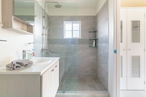 Bungalow, 2 makuuhuonetta, patio, valtamerinäköala | Kylpyhuone