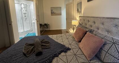 Gorgeous 4 Bedrooms, 5-baths House Central London