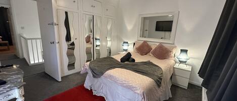 4 bedrooms, free WiFi, bed sheets