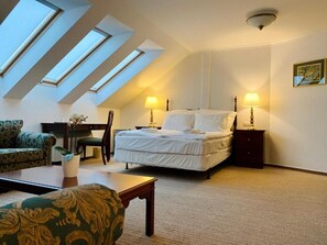 Minibar, bureau, fer et planche à repasser, Wi-Fi gratuit