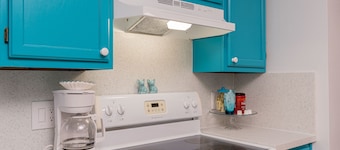 Updated modern 3bedroom 1king 2 queen 1restroom