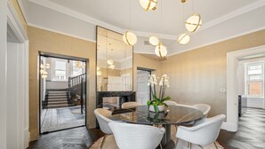 Unclassified image, 4 of 21, button - Beautiful 5-bed Apartment in Mayfair (London)