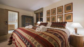 5 bedrooms, free WiFi, bed sheets