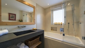 Douche, serviettes fournies