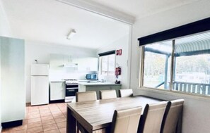 Cabin Superior | Khu vực ăn uống tại phòng
