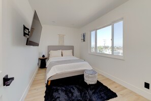3 habitaciones, tabla de planchar con plancha, wifi y ropa de cama