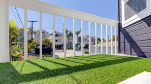 Property grounds - Stylish & Cozy | Mins to Beach | Theater | Hot Tub (Redondo Beach)