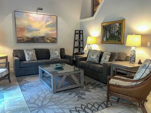 Villa, varias camas, cocina, vista al jardín (2241 Heritage Villas) | Área de sala de estar | Televisión de 40 pulgadas con canales por cable 