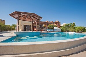 Villa, 4 Schlafzimmer, Raucher, eigener Pool | Pool | Innenpool