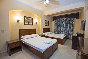 Villa, 4 Schlafzimmer, Raucher, eigener Pool | 4 Schlafzimmer