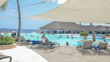 Apartment, 2 Bedrooms, Accessible, Balcony | Outdoor dining