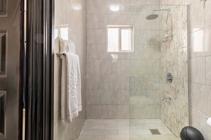 Departamento, 2 habitaciones, Terraza, vista a la ciudad | Baño