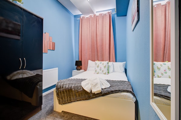 Appartement, 2 grands lits | 2 chambres, Wi-Fi gratuit, draps fournis