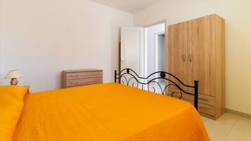 2 bedrooms, bed sheets