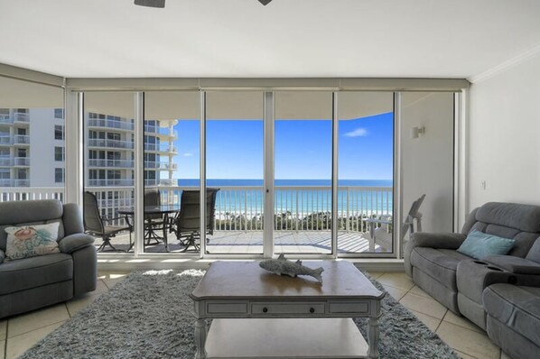 Condo, 3 Bedrooms | Living room