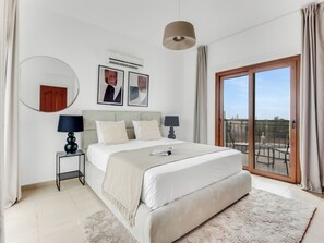 Vila, 3 quartos, piscina particular, vista para a piscina | 4 quartos