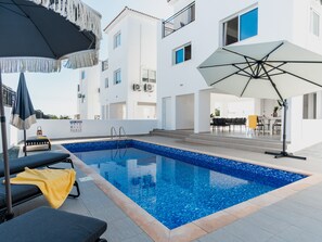 Villa, 3 habitaciones, balcón, vista a la alberca | Alberca | Alberca al aire libre 