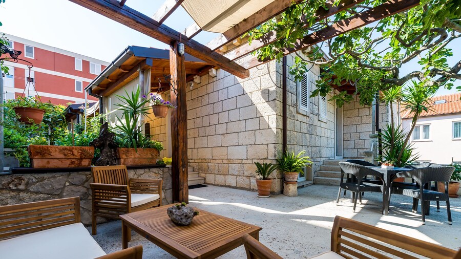 Apartments & Room Frane