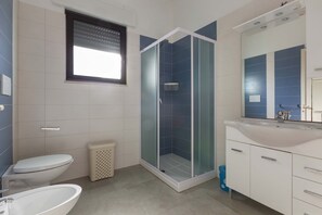 Basic Apartment | Bathroom | Shower, hair dryer, bidet