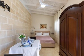 1 bedroom, bed sheets