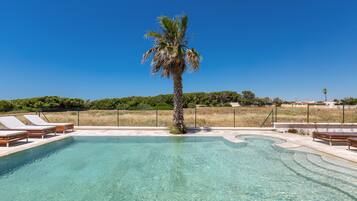 Kolam renang outdoor musiman