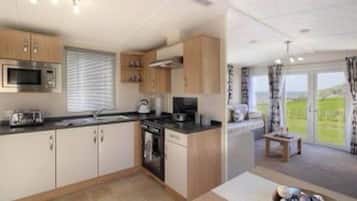 Apartment | Private kitchen | Fridge, microwave, oven, stovetop