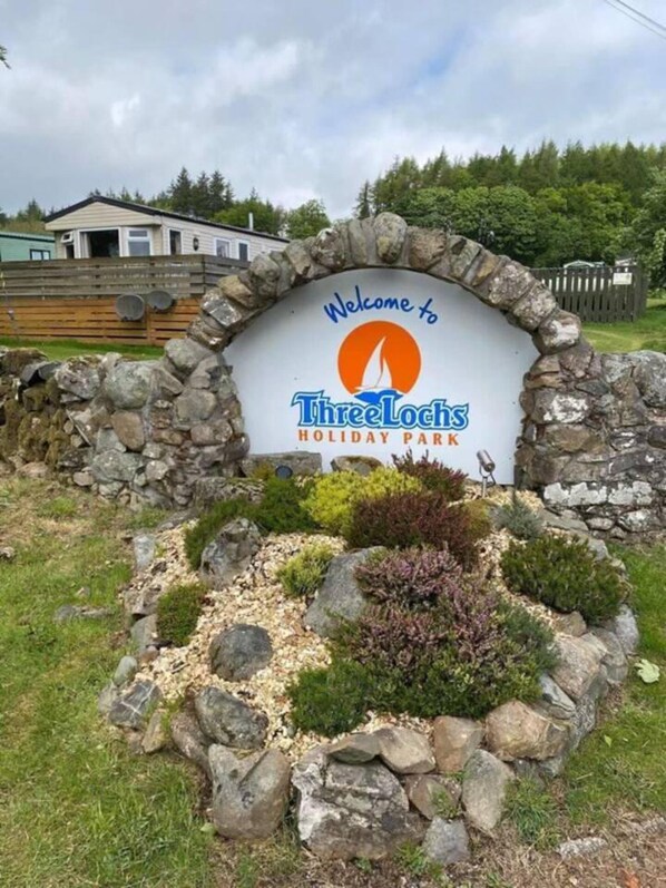 Apartment | Exterior - 3 Bedrooms Loch Views Heated Pool Close To Beaches (Newton Stewart)