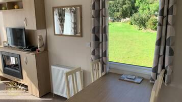 Apartemen | 3 kamar tidur, tempat tidur bayi, Wi-Fi gratis, dan seprai linen