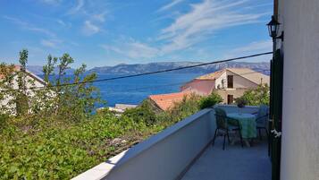 Căn hộ (Two Bedroom Apartment with Terrace an) | Hiên