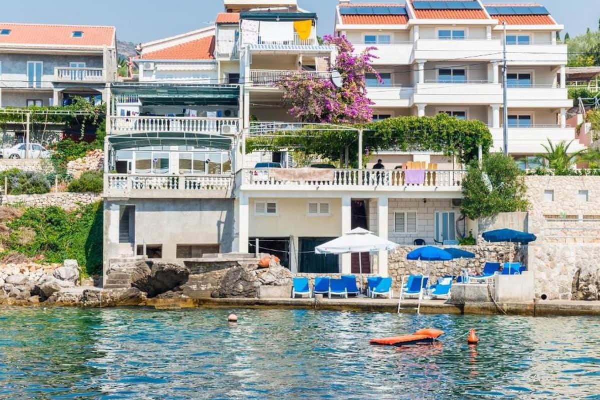 Apartamento (One Bedroom Apartment with Patio and ) | Exterior