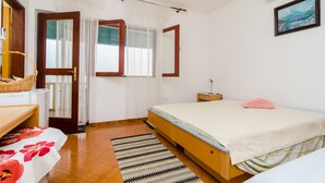 트리플룸 (Triple Room with Patio and Sea View) | 내부