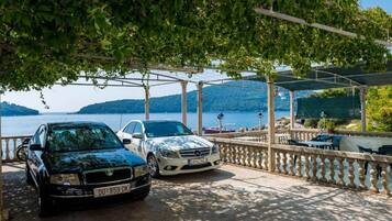 Apartment (Two Bedroom Suite with Patio and Sea ) | Parking | Free self-parking