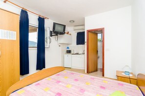 Studio (Studio Apartment with Terrace and Sea) | Wohnzimmer