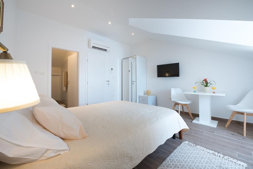 Double Room (Double Room with Balcony and Sea View)
