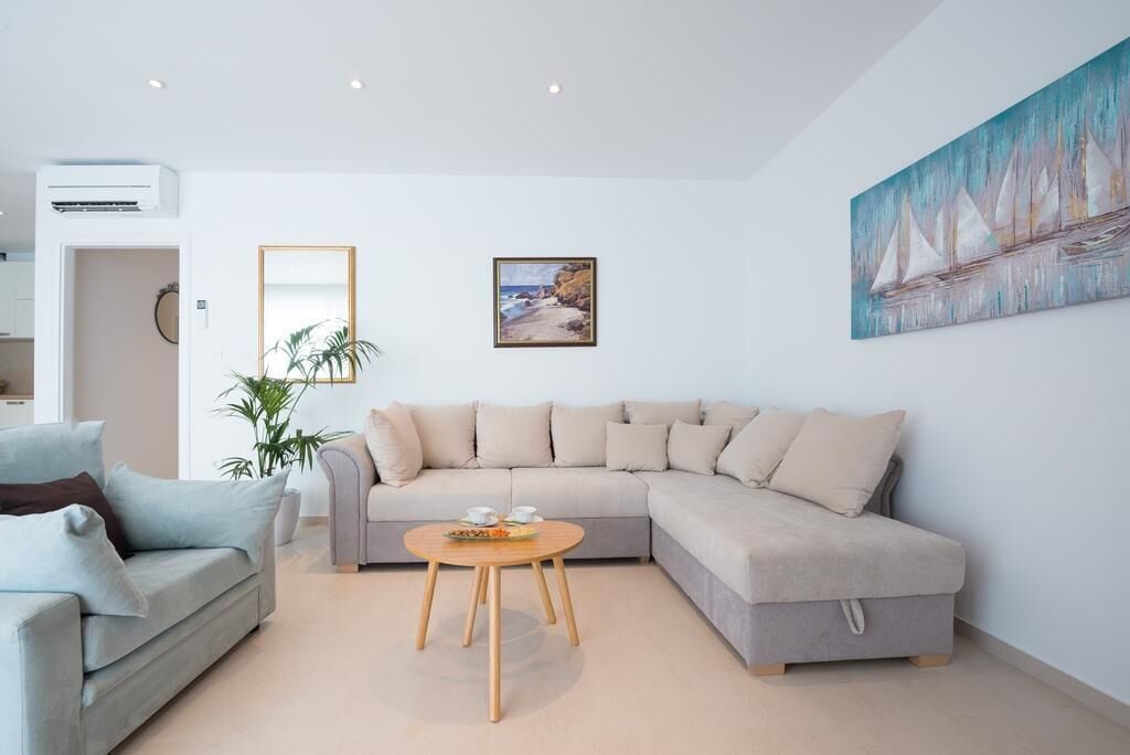 Apartment (One-Bedroom Apartment with Balcony an) | Living room