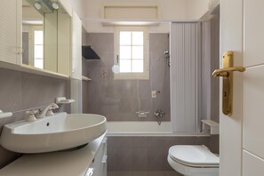 Doccia, asciugacapelli, bidet