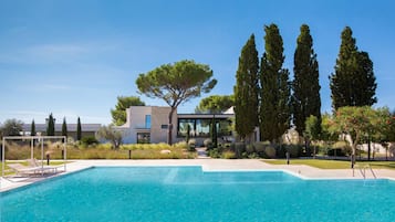 Piscina externa sazonal