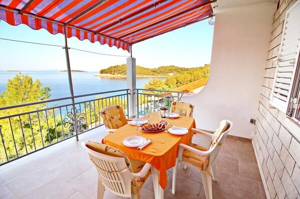 Apartment (Two Bedroom Apartment with Sea View) | Terrace/patio - Apartments Bacic (Blato)