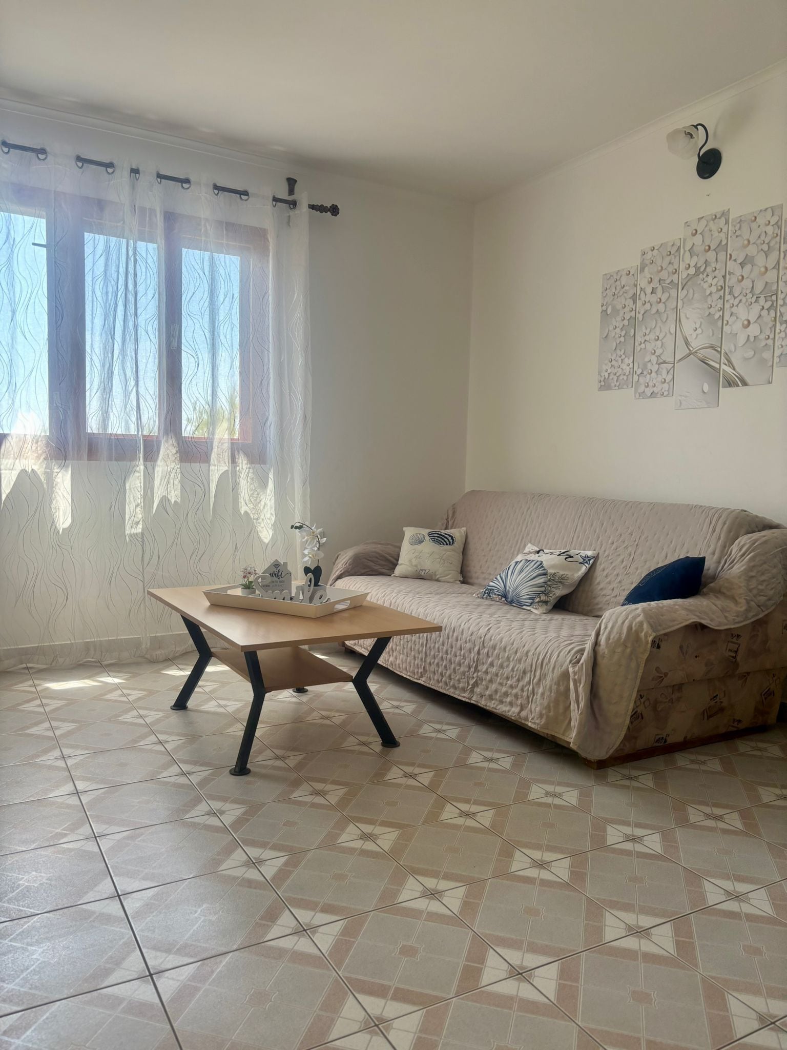Leilighet (Three Bedroom Apartment with Terrace ) | Oppholdsrom | TV