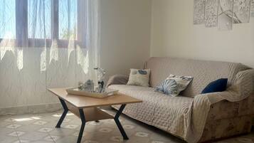 Leilighet (Three Bedroom Apartment with Terrace ) | Oppholdsrom | TV