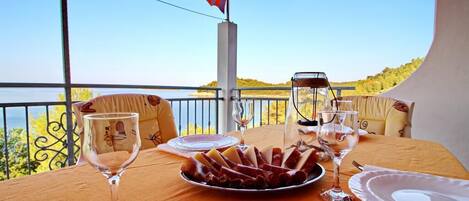 Apartment (Two Bedroom Apartment with Sea View) | Terrace/patio