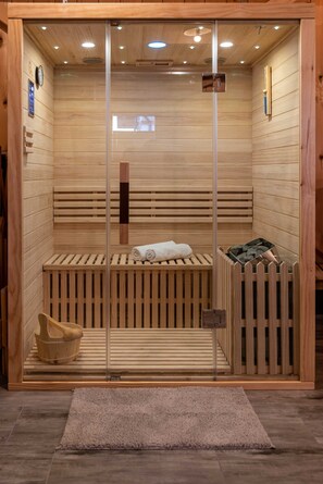 Hus (Cottage Happiness with Sauna and Natu) | Bastu